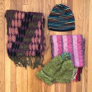 Bundle of winter hats & scarves🧣